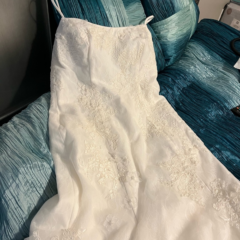 Vera Wang Size 12 Wedding Dress Elegant Simple - Picture 4 of 11